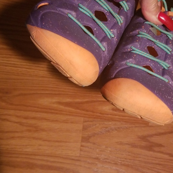 Keen shoes size 5 - Picture 6 of 6